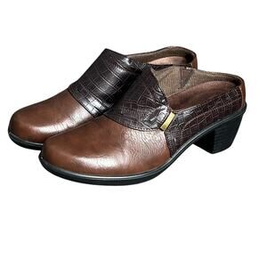 Easy Street Cynthia Two Tone Mules Shoe Womens Sz 8 Brown Croco Low Heel Comfort